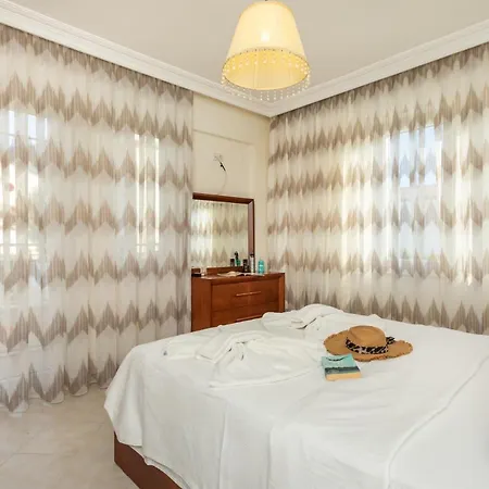 Rent Your Own Luxury With 4 Bedrooms Mugla 1005 فيلة أولدينيس