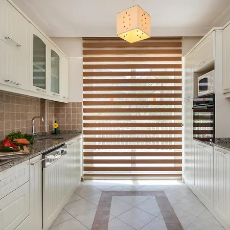 Rent Your Own Luxury With 4 Bedrooms Mugla 1005 فيلة *